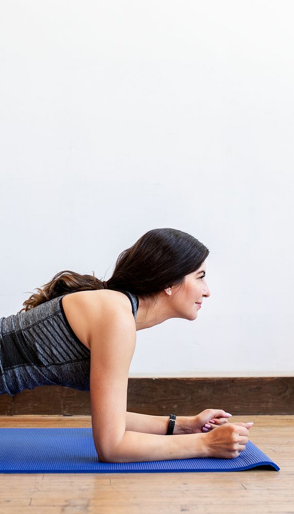 Planking woman iPhone wallpaper, wellness image