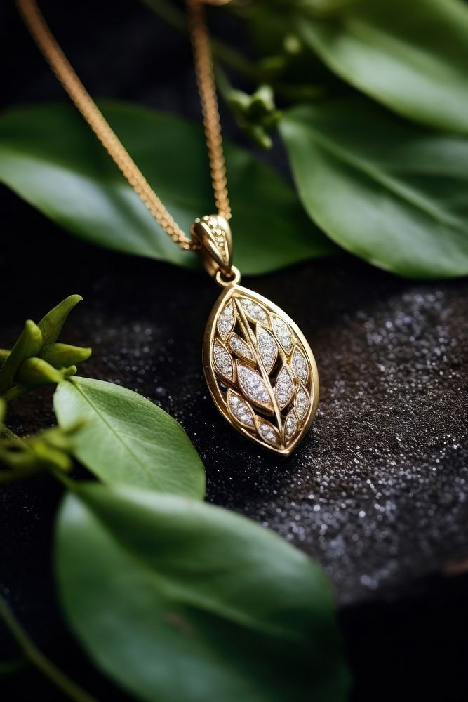 Jewelry pendant locket gold. 