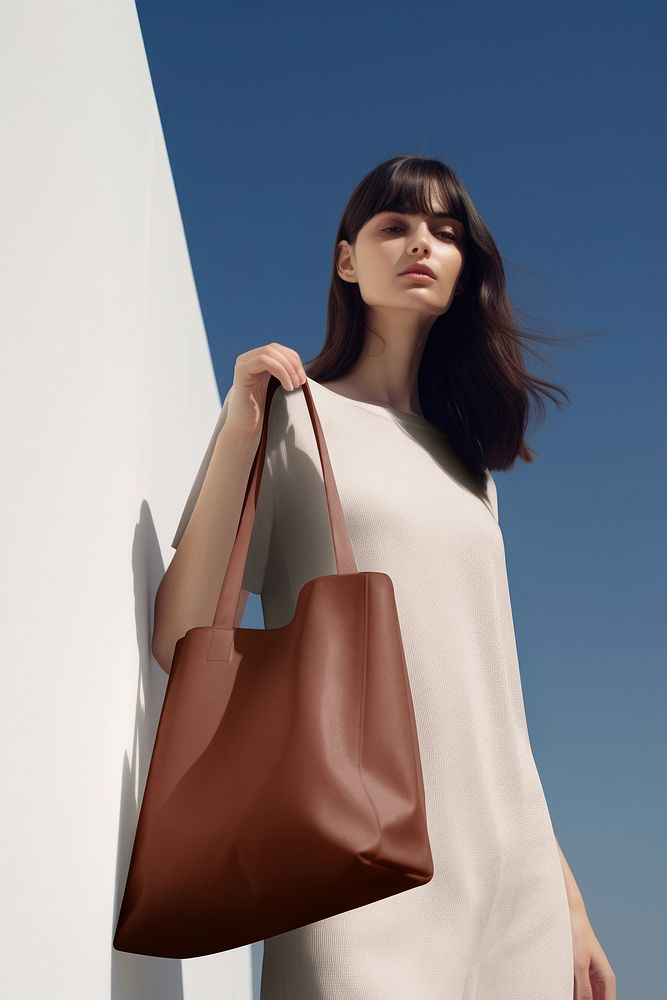 Women's brown leather bag fashion