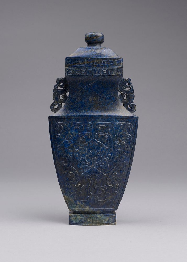 Covered Vase with Dragon Handles and Design of Five Bats and Stone Chime