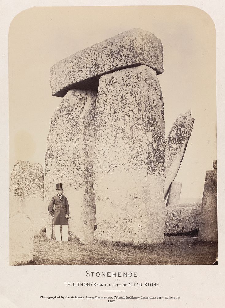 Stonehenge, Trilithon (On the left of altar stone)