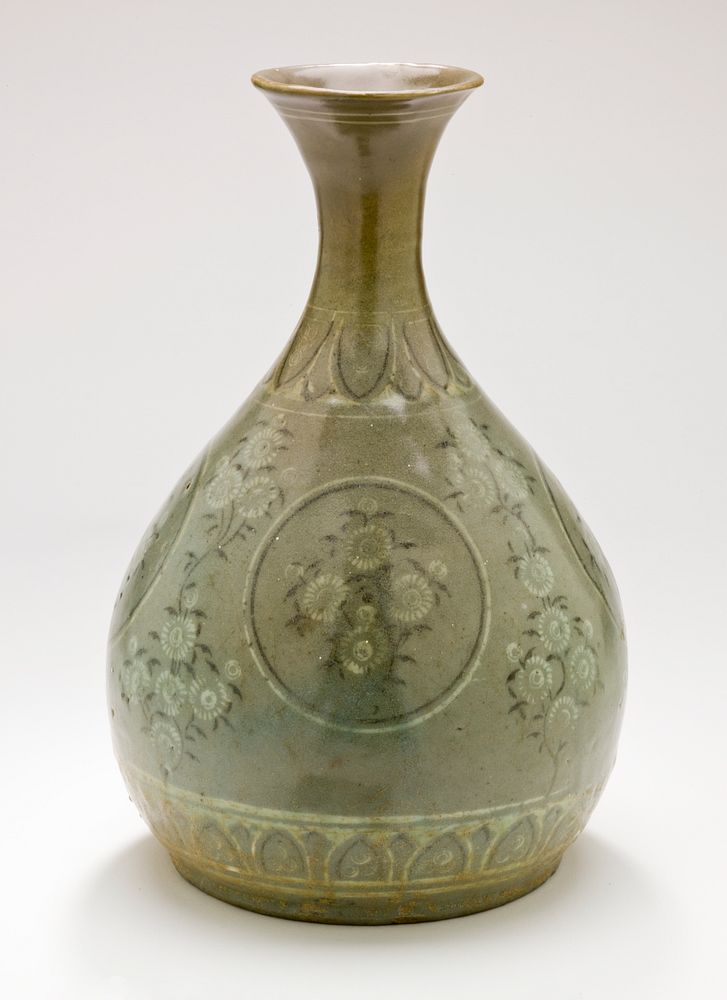 Bottle with Inlaid Chrysanthemum Design