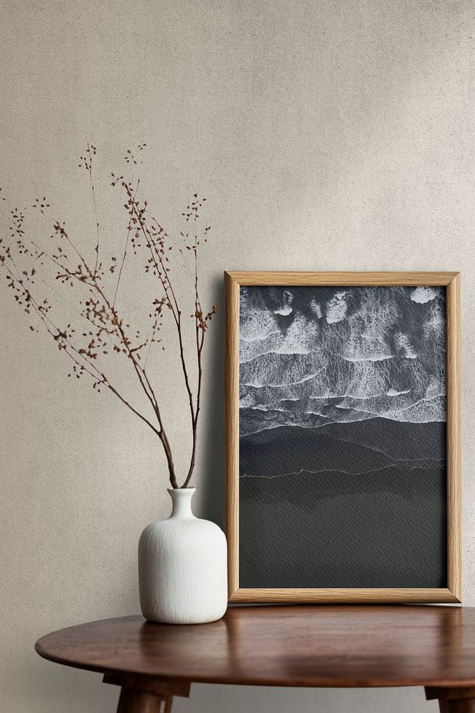 Tabletop picture frame mockup on living room table psd