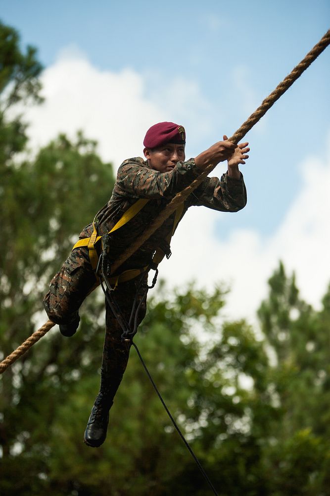A Guatemalan Kaibil demonstrates how to overcome a rope obstacle July 19, 2015, during this year's Fuerzas Comando…