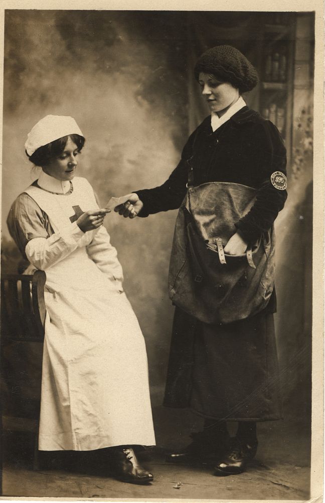 Nurse Receiving a Letter (between 1900 and 1920) 