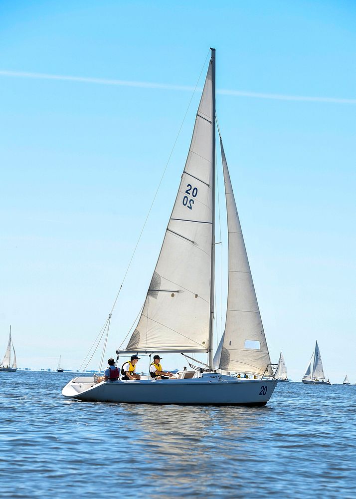 Midshipmen 4th Class, or plebes, from the United States Naval Academy Class of 2026 participate in sailing lessons during…