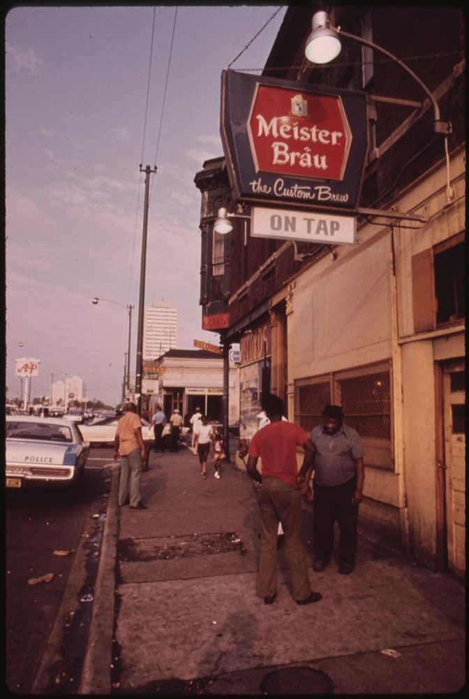 Street Scene On 47th Street In South Side Chicago, A Busy Area Where Many Small Black Businesses Are Located, 06/1973.…