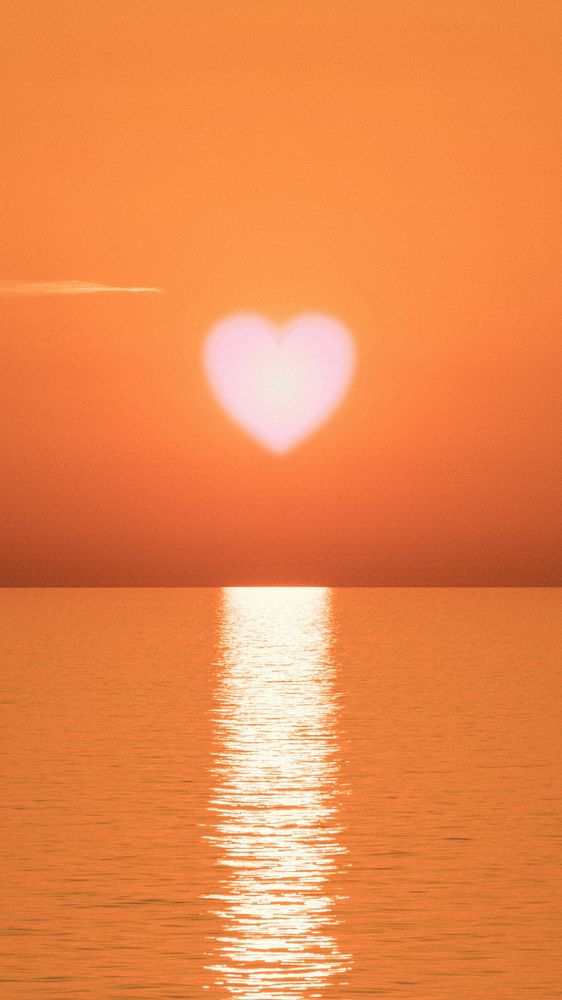Heart sunset iPhone wallpaper, ocean design