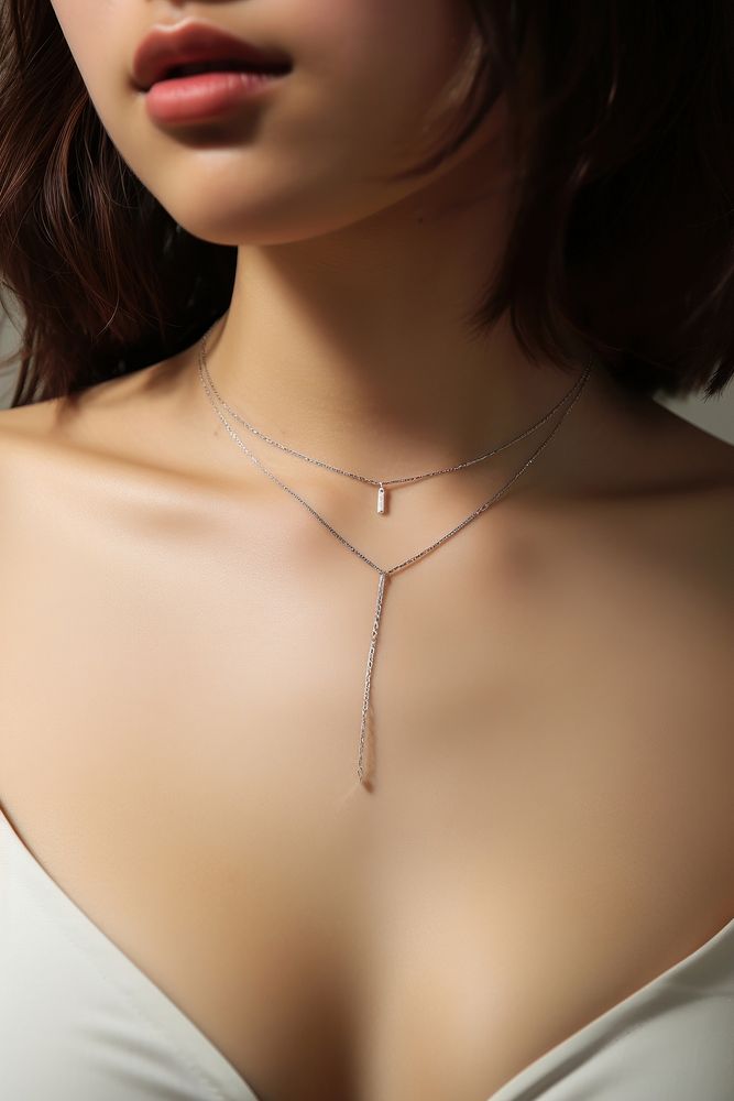 Choker chain necklace jewelry pendant silver. 