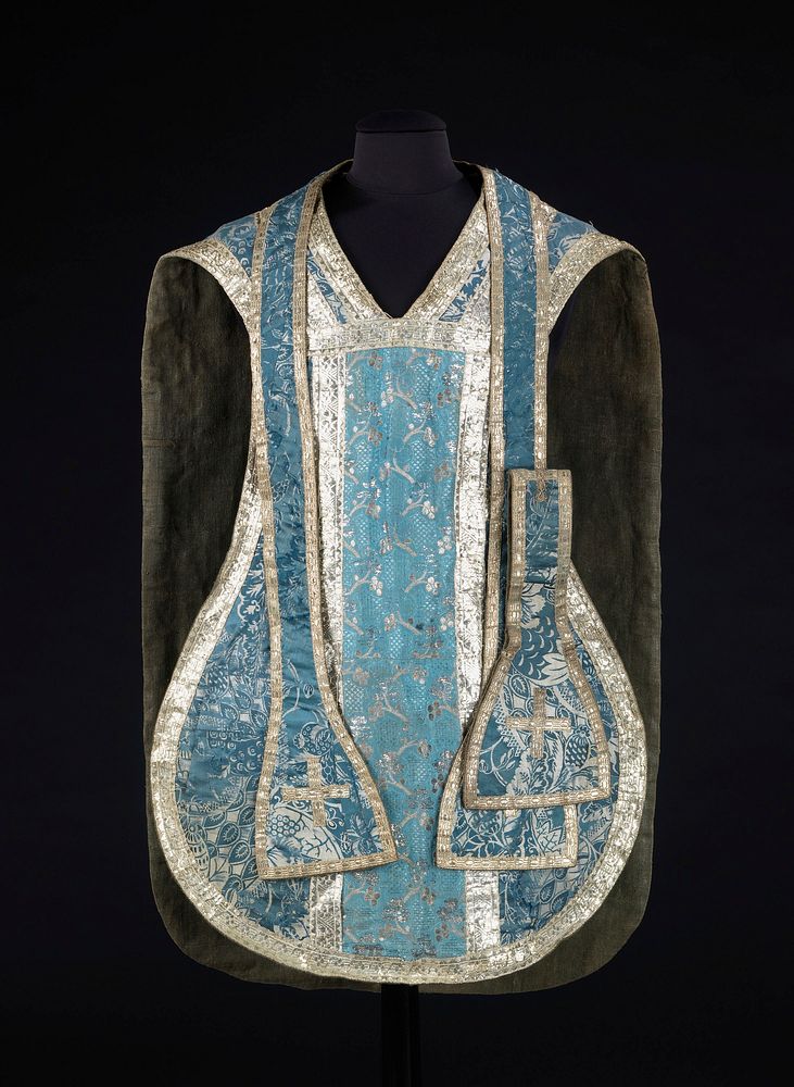 Chasuble, stole and maniple