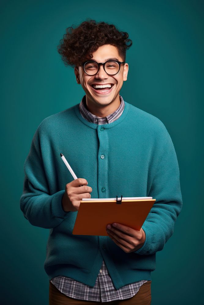 Student holding notebook and pen | Premium Photo - rawpixel