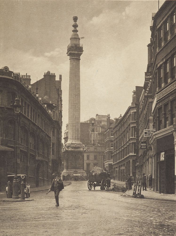 The monument. From the album: Photograph album - London (1920s) by Harry Moult.