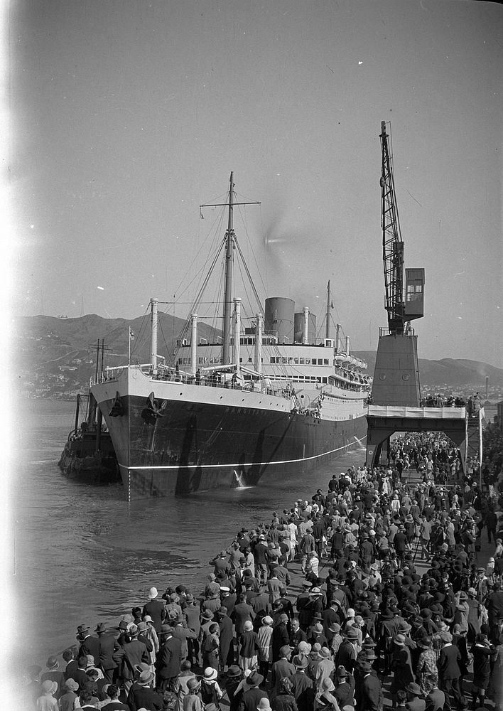 Arrival of the Governor-General, Rangitata berthing (12 April 1935) by Roland Searle.