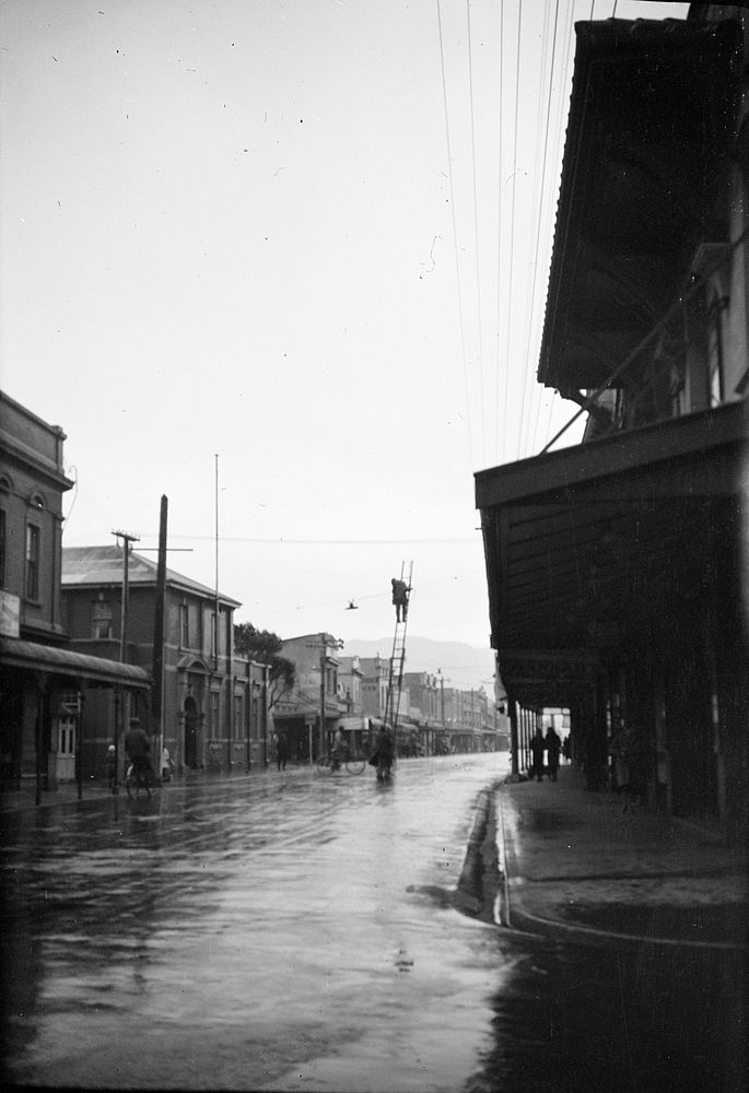 [Wellington city street] (1920s to 1930s) by Roland Searle.