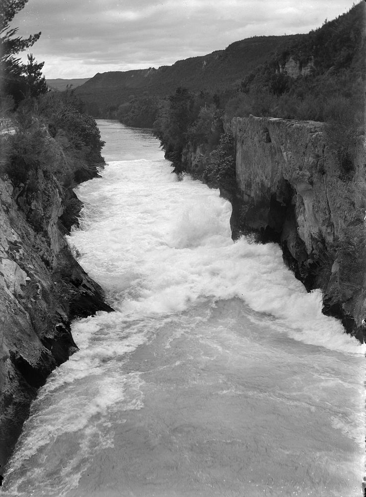 Napier-Taupo trip (18 February 1913 - 4 March 1913) by Leslie Adkin.