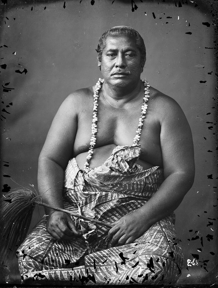 Portrait of the tulafale ali'i (orator chief) called Tafua Fa'aususu (1890-1910) by Thomas Andrew.