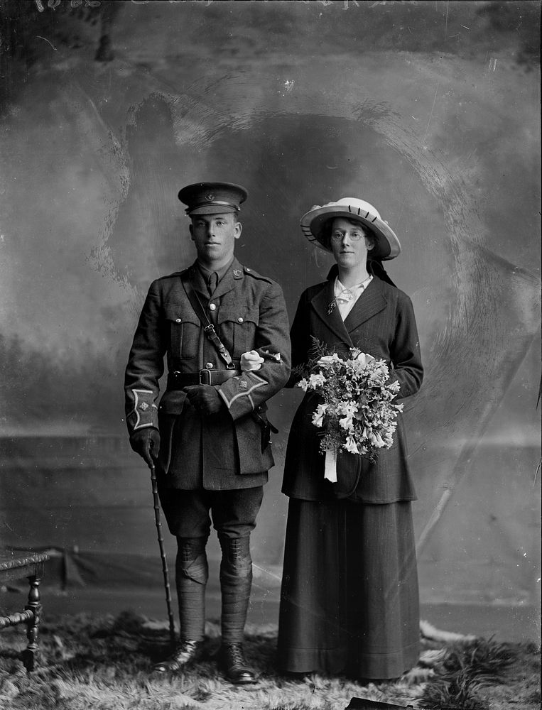 Wedding portrait of Edmund Colin Nigel Robinson and Mary Read (11 September 1915) by Berry and Co.
