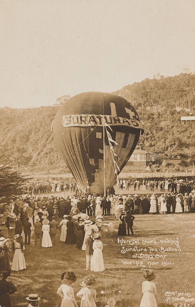 Interested crowd watching Suratura Tea Balloon at Days Bay (1910) by Zak Joseph Zachariah and Walter Francis Tibbutt.