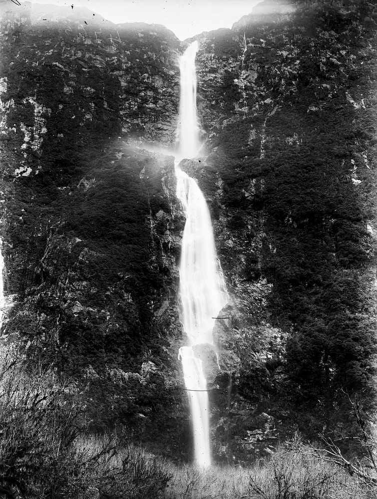 Sutherland Fall (1888) by Burton Brothers and George Moodie.