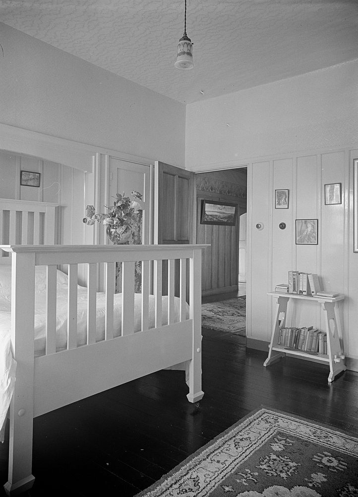 House interior, Bedroom II by J W Chapman Taylor.