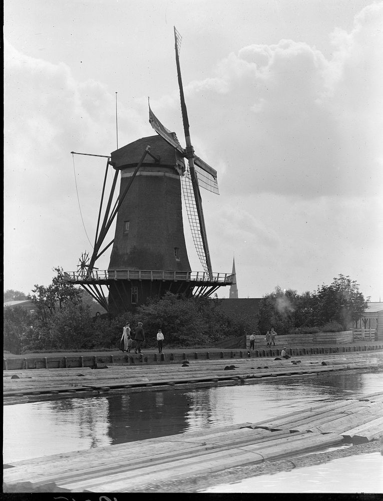 Windmill and canal (1906-1917) by George Crombie.