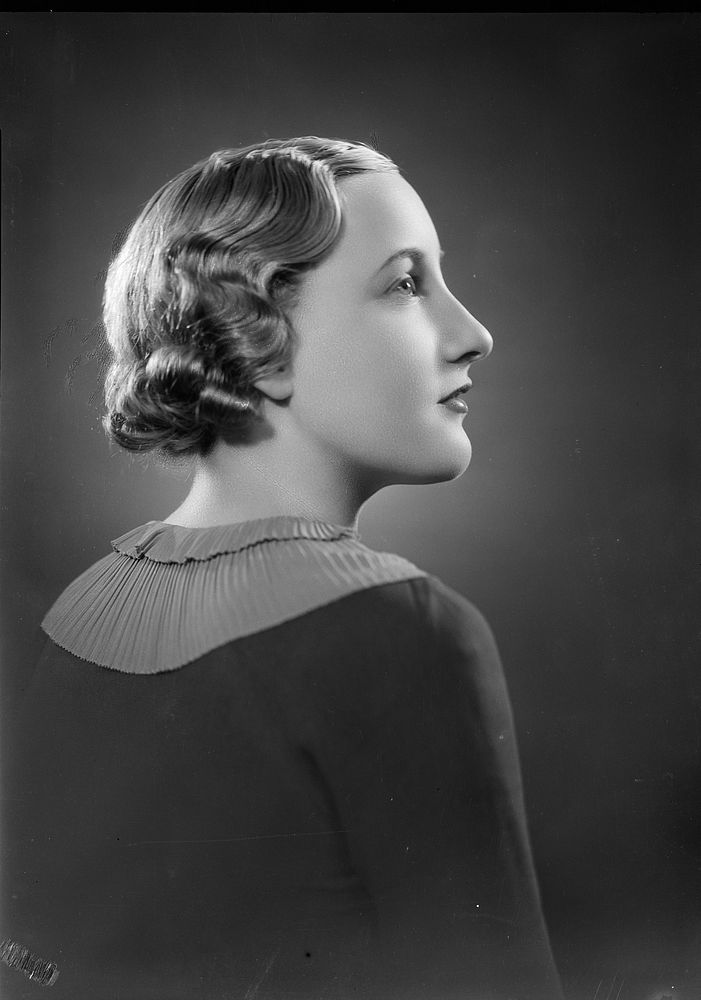 Woman; inscribed 'Miss J. Dodds' (November 1935) by Spencer Digby Studios.