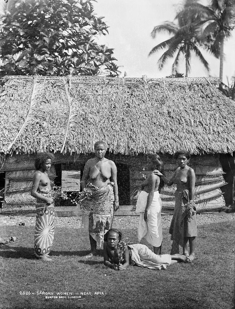 Samoan women, near Apia (July 1884) by Burton Brothers and Alfred Burton.