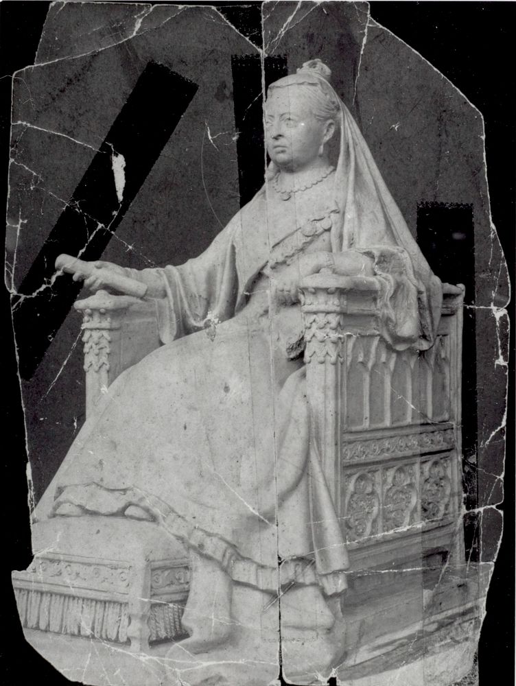 Statue of Queen Victoria (circa 1901).