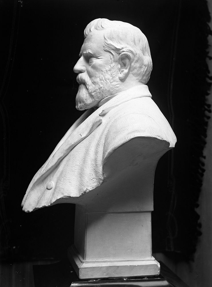 Bust of Seddon (1903 - 1926) by James McDonald.