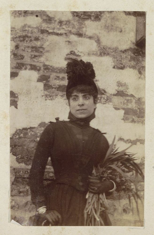 Portret van een jonge vrouw met een boeket in de hand (1886) by anonymous