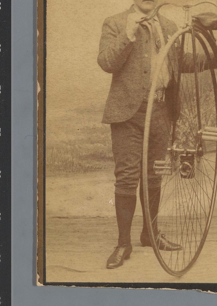 Portret van een onbekende man met een fiets (c. 1885 - c. 1893) by Henri Frederic Oelrichs