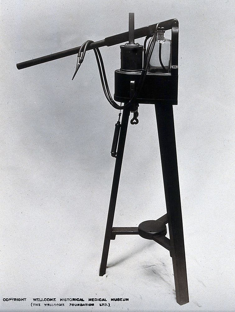 Donkey engine used by Joseph Lister. Photograph, 1927.