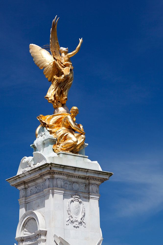 The Victoria Memorial, Buckingham Palace, London, England. Free public domain CC0 photo.
