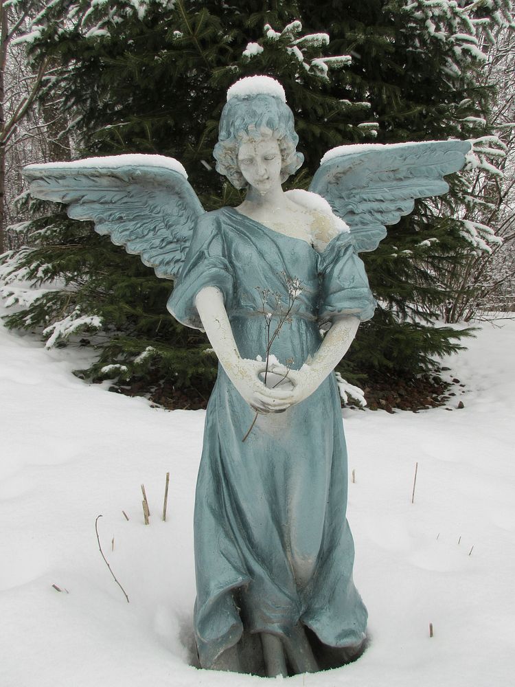 Angel statue. Free public domain CC0 photo.