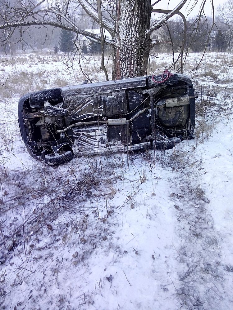 Overturned car covered in snow. Free public domain CC0 image.