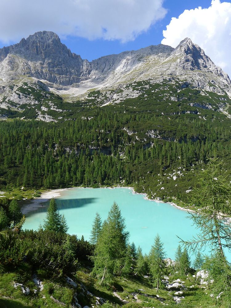 Beautiful mountain view in Tyrol. Free public domain CC0 photo.