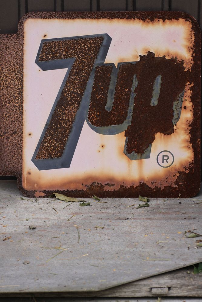7up rusty logo sign, location unknown, 31 July 2015.