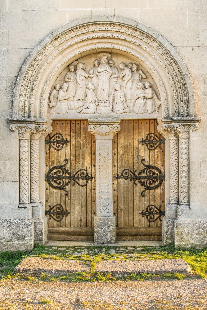 Church doorways, classical arhitecture. Free public domain CC0 photo.