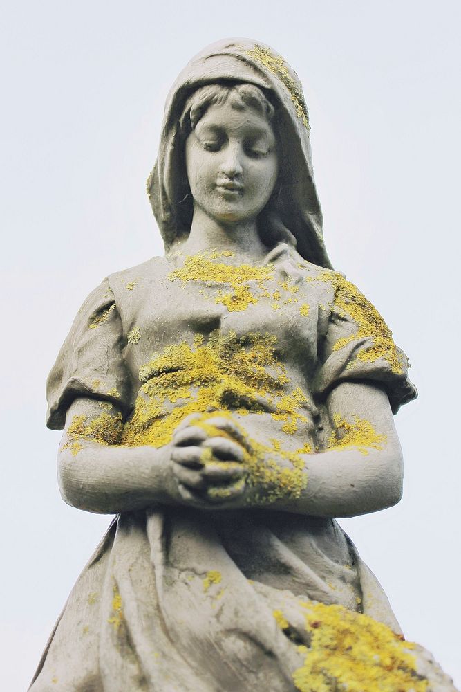 Sculpture of a woman. Free public domain CC0 photo.
