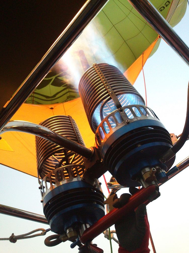 Hot air balloon. Free public domain CC0 image.