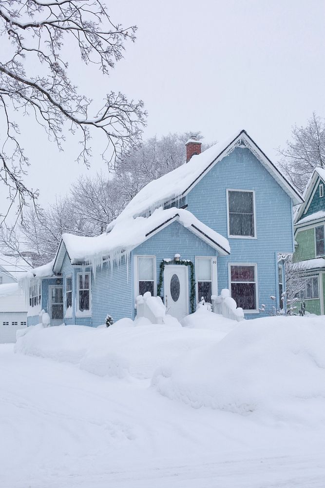 House covered in snow during winter. Free public domain CC0 image. 