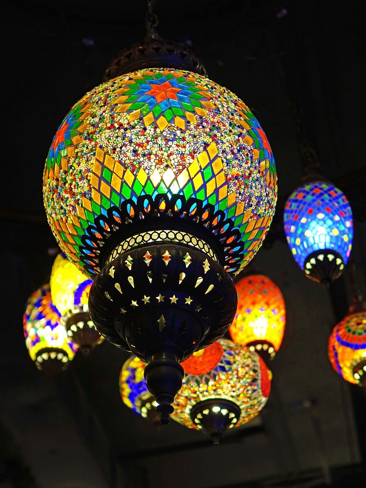 Light lamps. Free public domain CC0 image