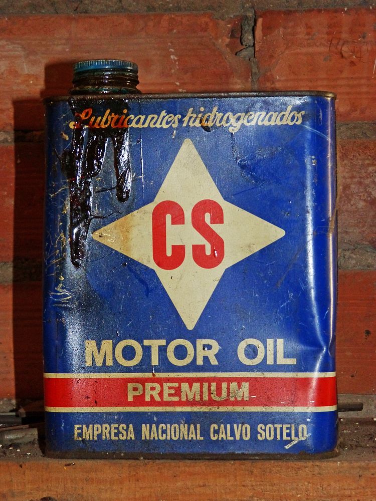 Vintage Lubricant Can, motor oil. Location unknown - Jan. 12, 2016