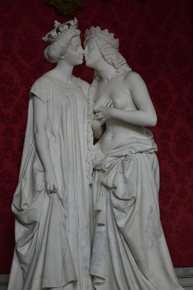 Lover statue. Free public domain CC0 photo.