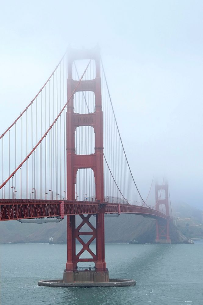 The golden gate bridge in San Francisco. Free public domain CC0 image.