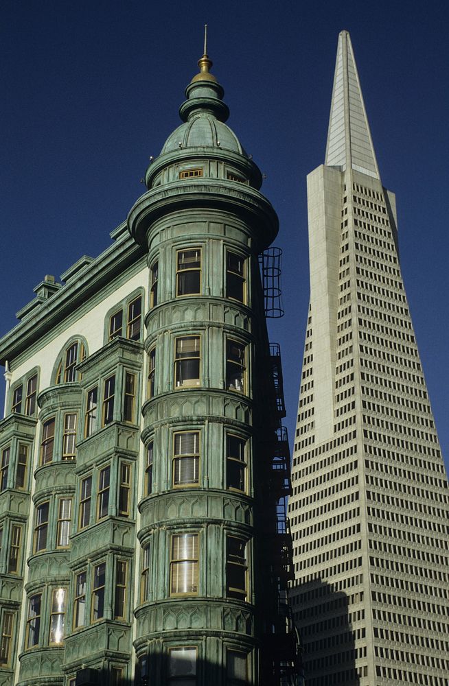 Vintage European building in San Francisco, USA. Free public domain CC0 image.