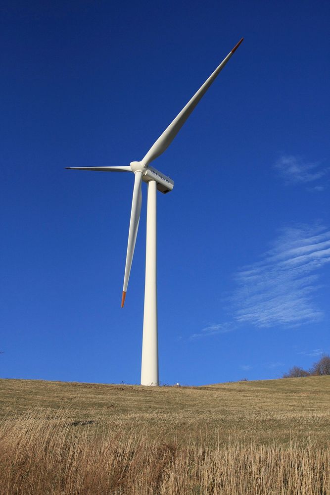 Alternative energy generator windmills. Free public domain CC0 image.