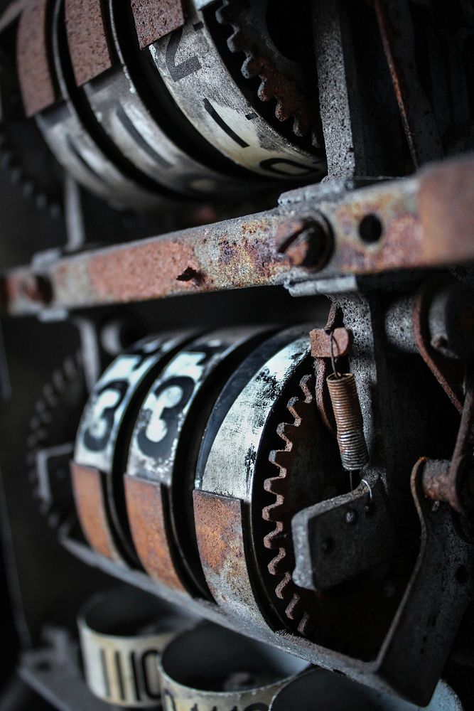 Old rusty machine. Free public domain CC0 photo.