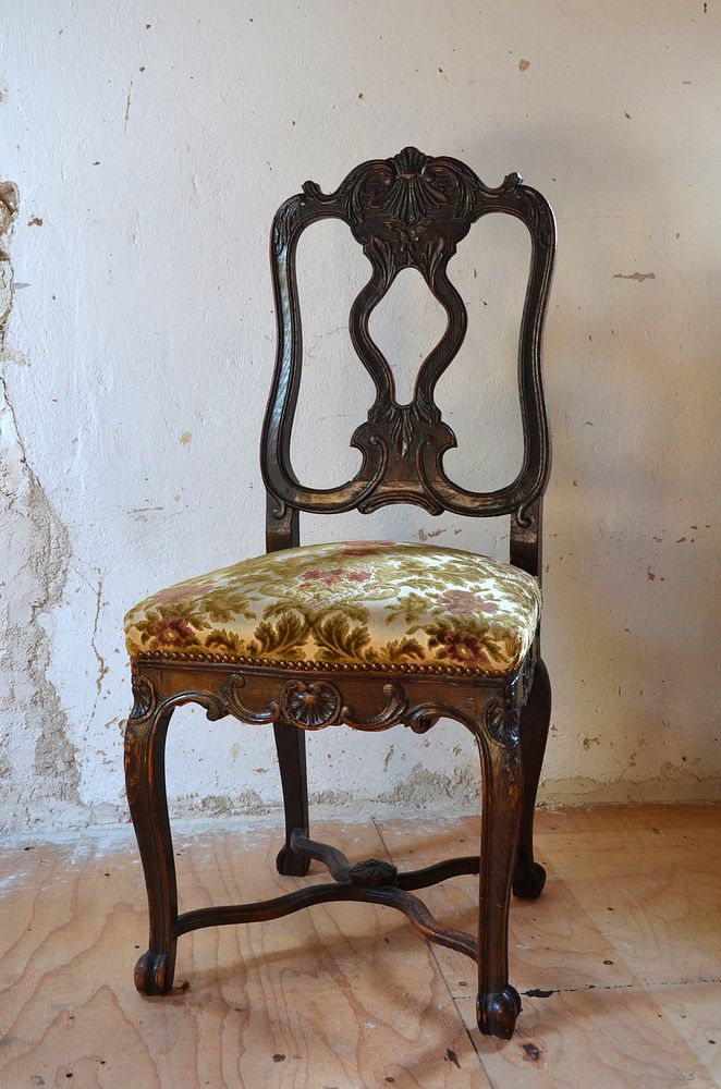 Vintage chair, free public domain CC0 image.