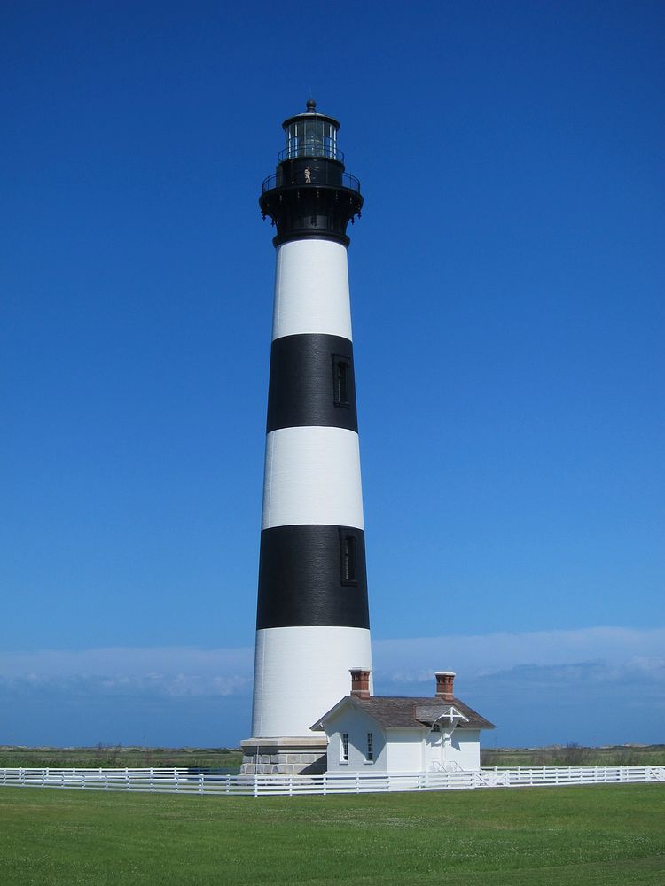 Free lighthouse image, public domain architecture CC0 photo.